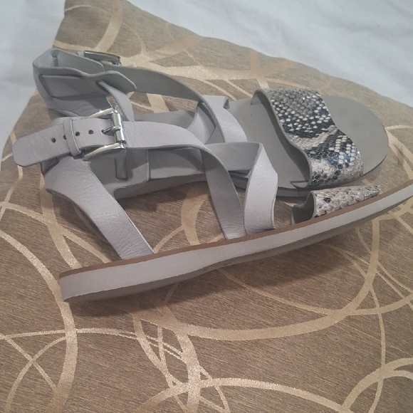 Marc Fisher Wome's Gray and Snake Print Sandals Size 8M - Picture 8 of 12